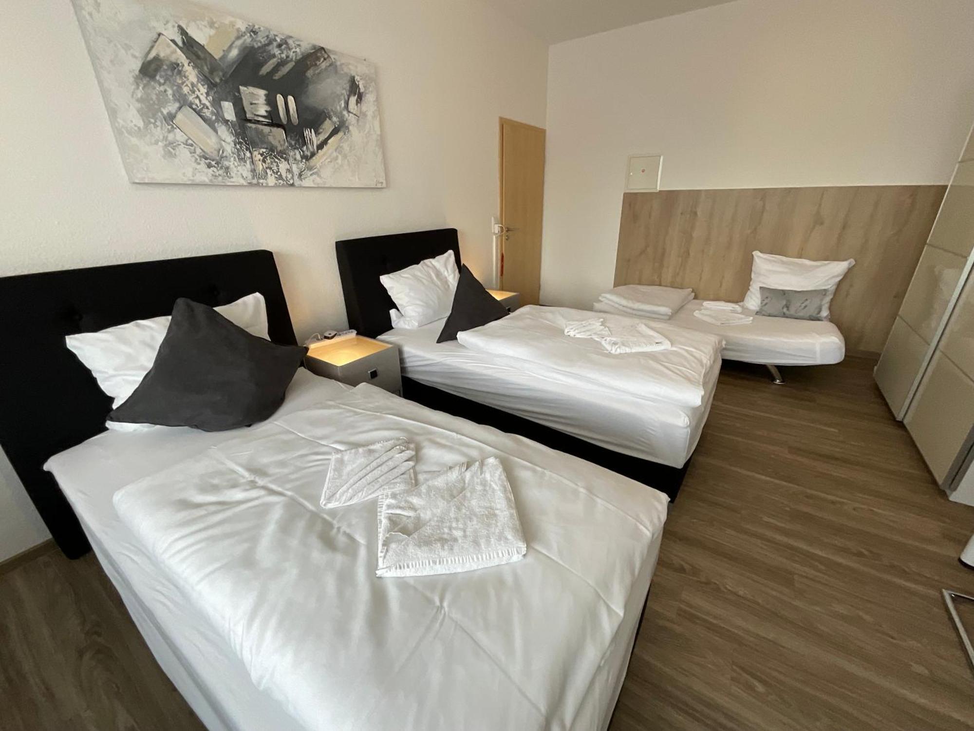 Gaestehaus Wuerzburg 24H Estenfeld ภายนอก รูปภาพ