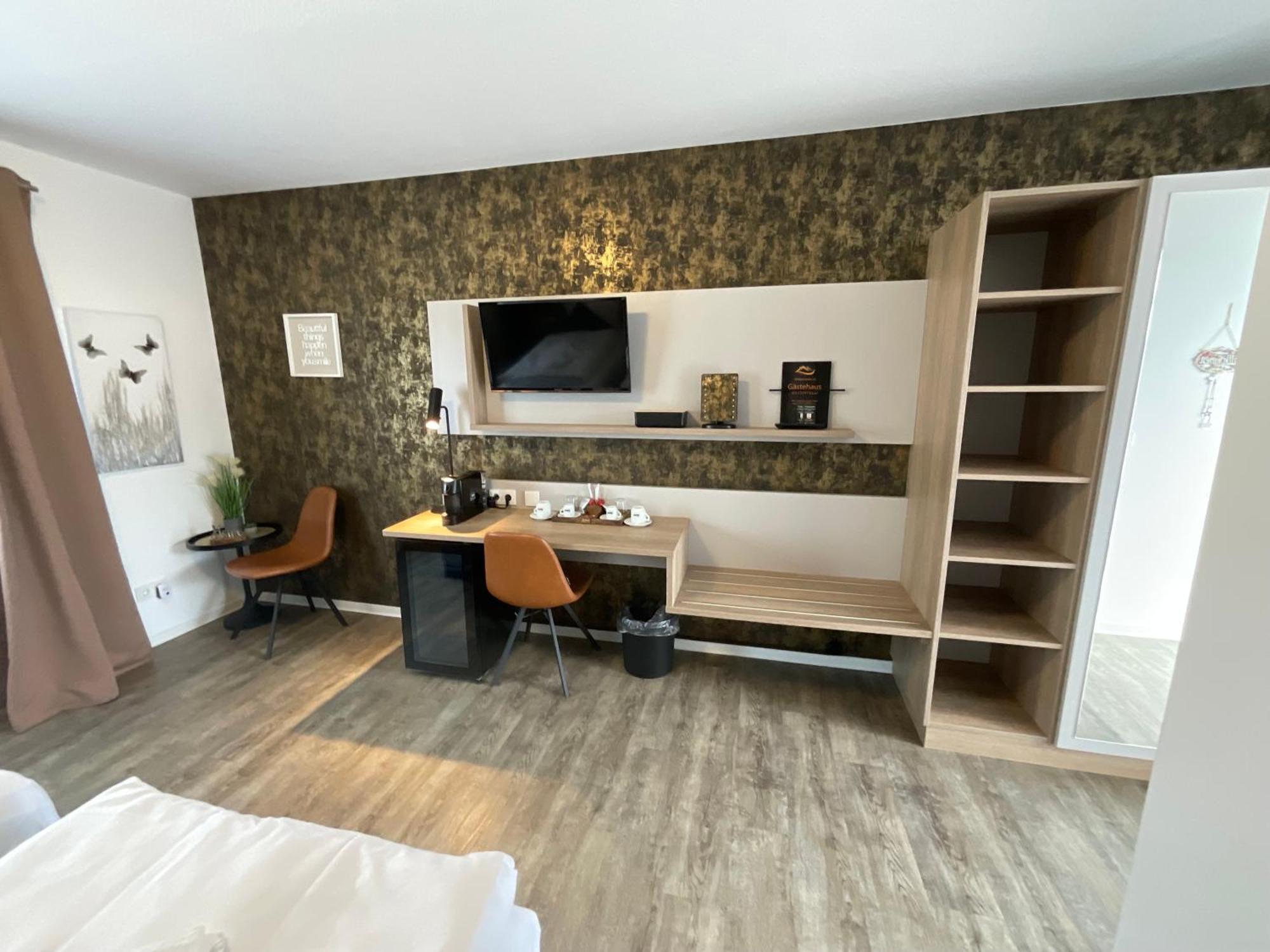 Gaestehaus Wuerzburg 24H Estenfeld ภายนอก รูปภาพ
