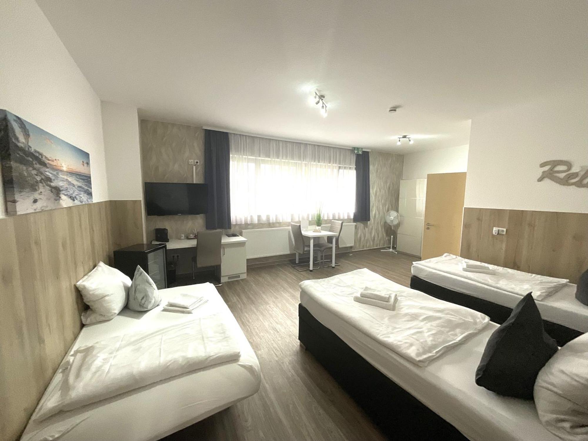 Gaestehaus Wuerzburg 24H Estenfeld ภายนอก รูปภาพ