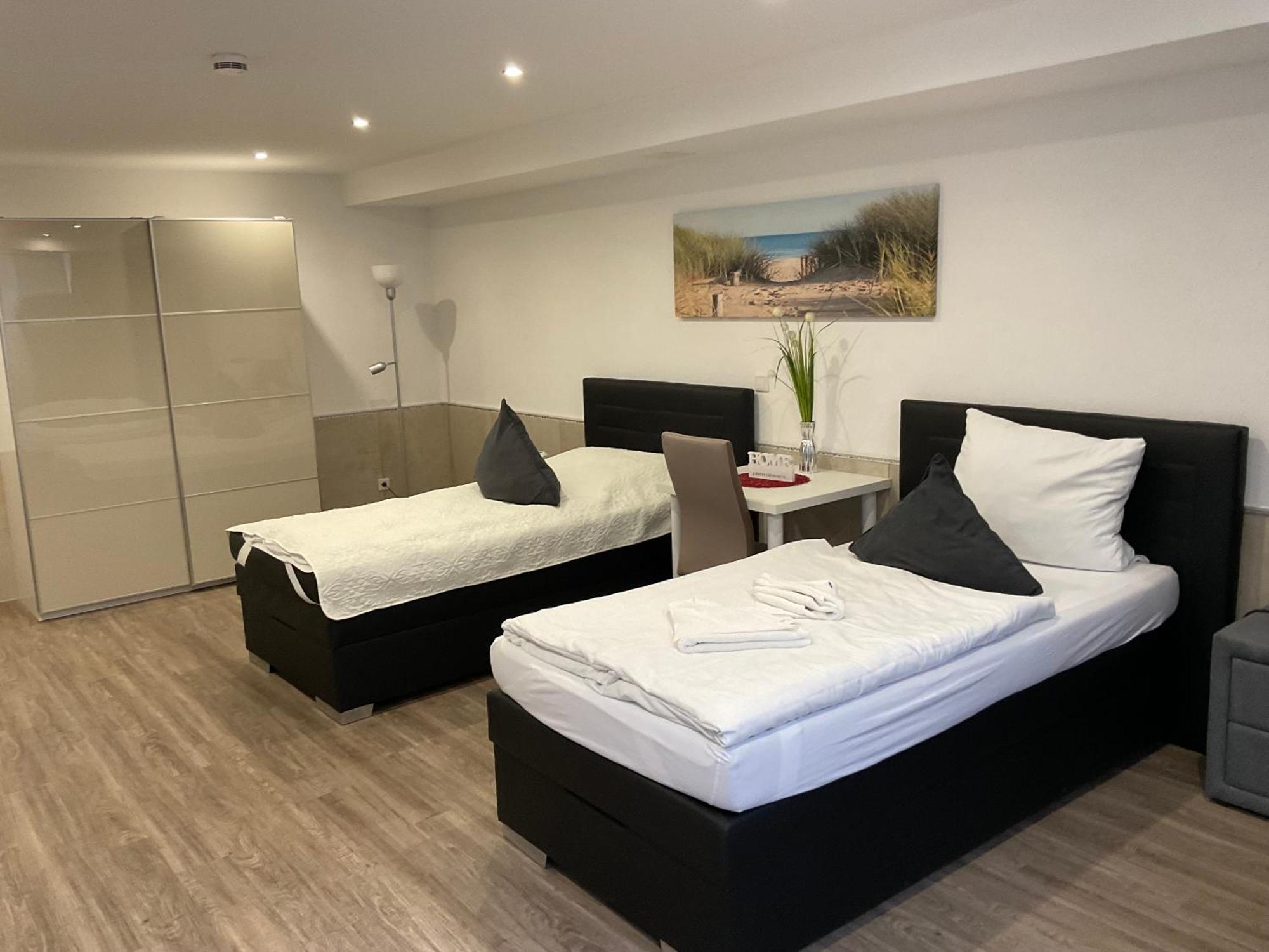Gaestehaus Wuerzburg 24H Estenfeld ภายนอก รูปภาพ