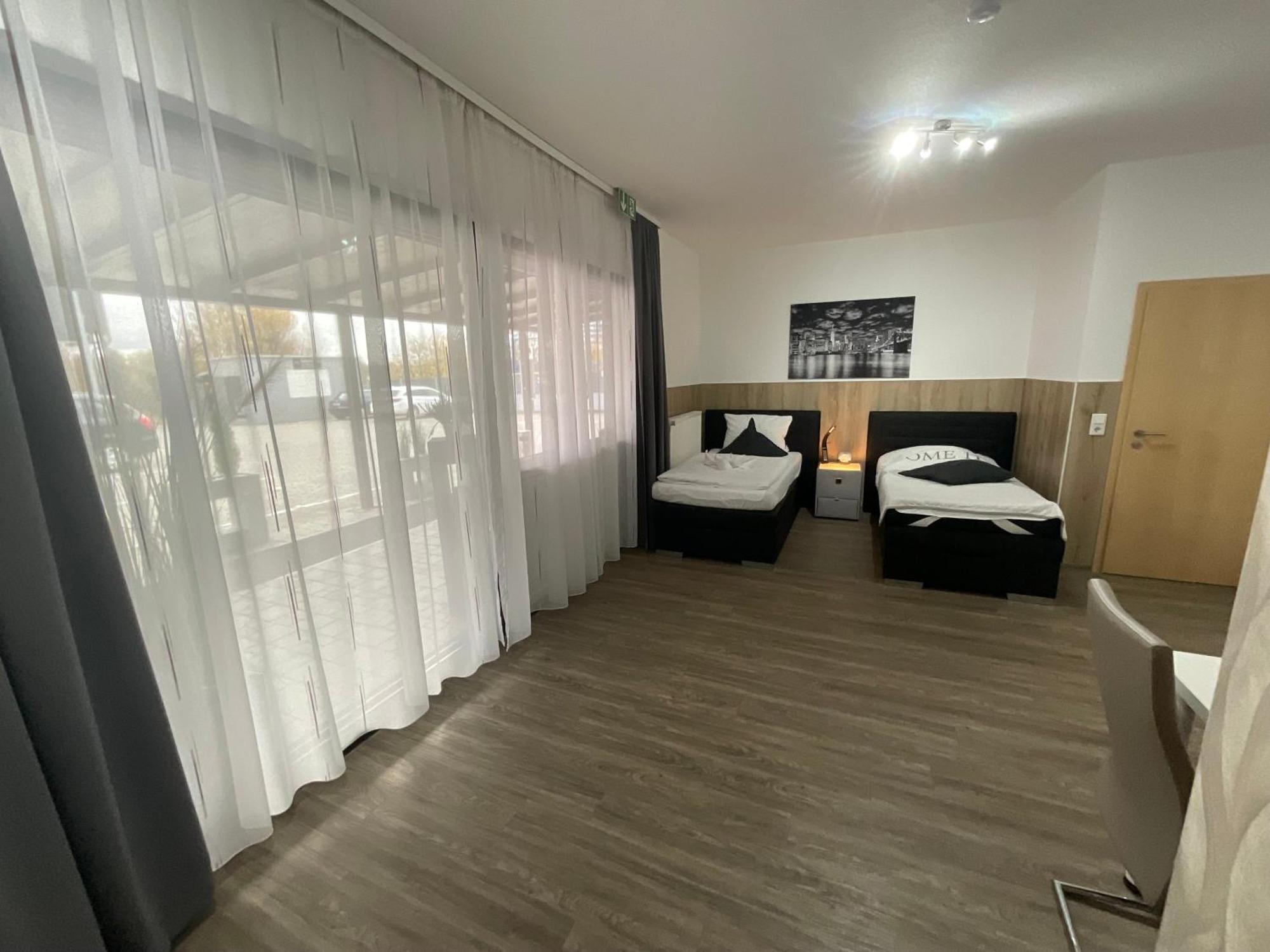 Gaestehaus Wuerzburg 24H Estenfeld ภายนอก รูปภาพ
