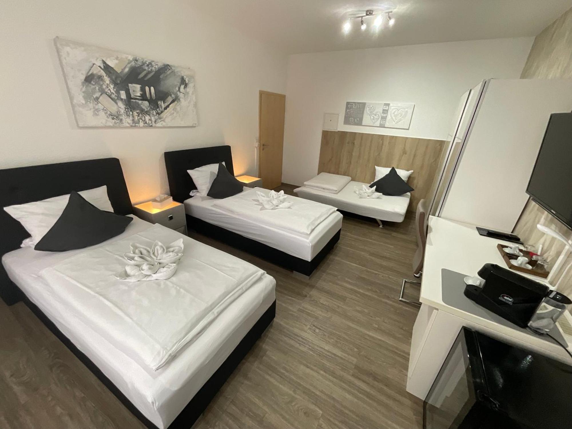 Gaestehaus Wuerzburg 24H Estenfeld ภายนอก รูปภาพ