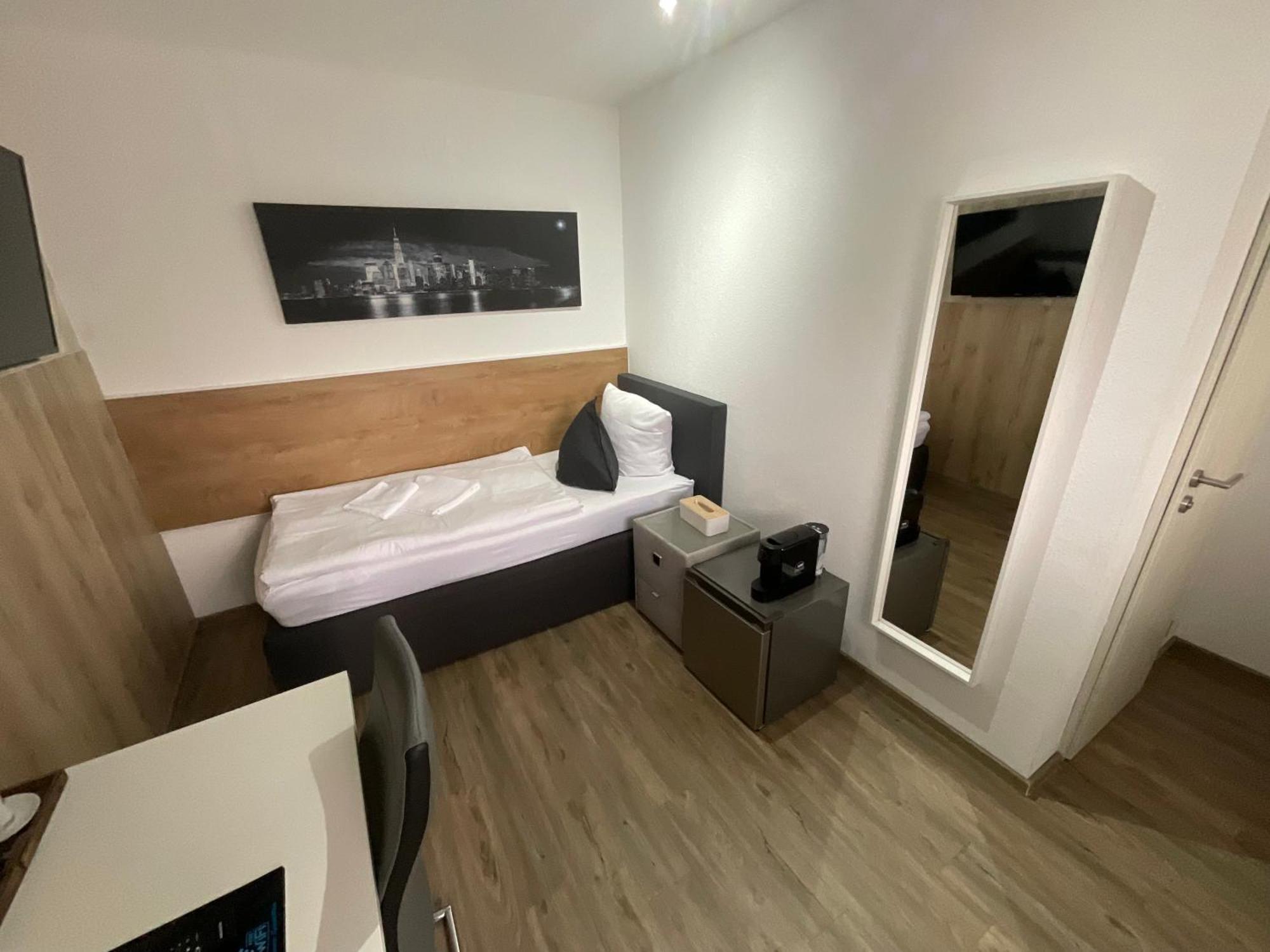 Gaestehaus Wuerzburg 24H Estenfeld ภายนอก รูปภาพ