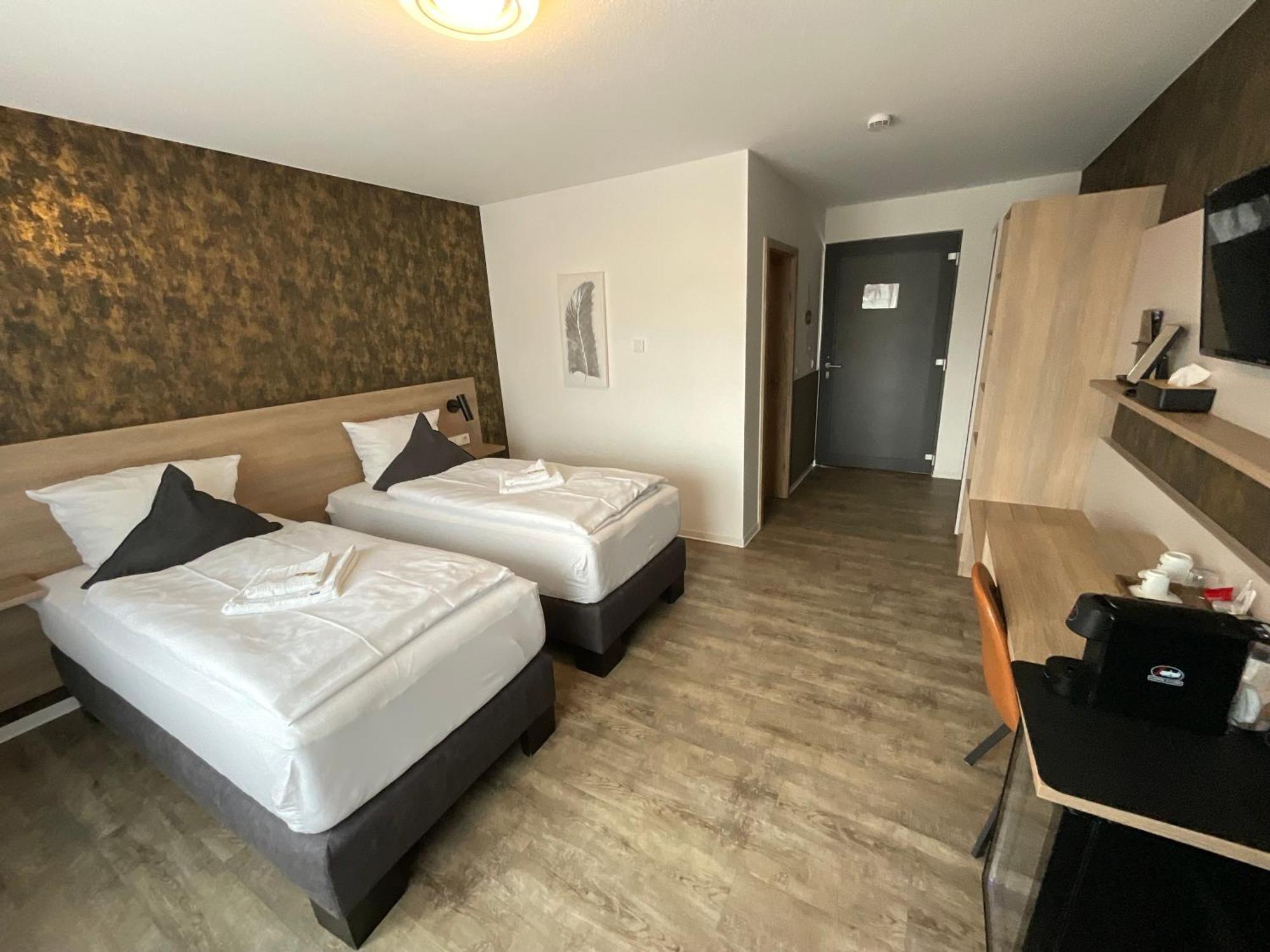 Gaestehaus Wuerzburg 24H Estenfeld ภายนอก รูปภาพ